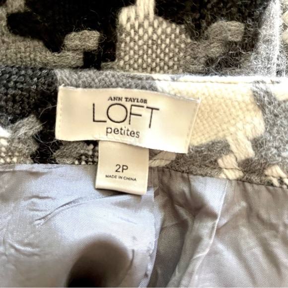 Loft Chunky Textured Herringbone Pattern Skirt Size 2P - Picture 7 of 7